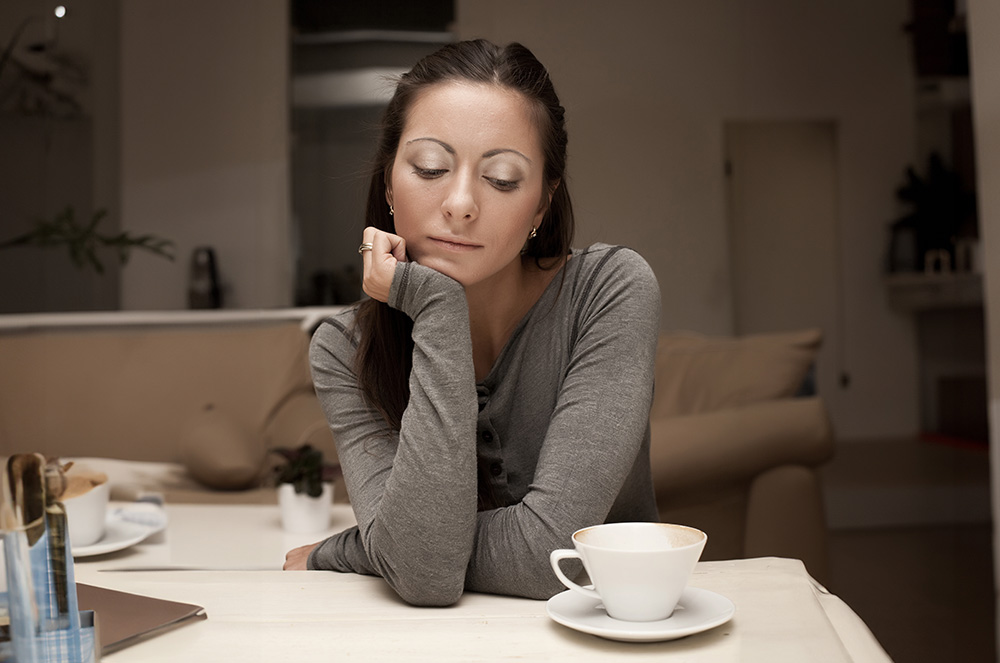 Café depois do almoço: o hábito que pode estar sabotando seu sono e seu emagrecimento