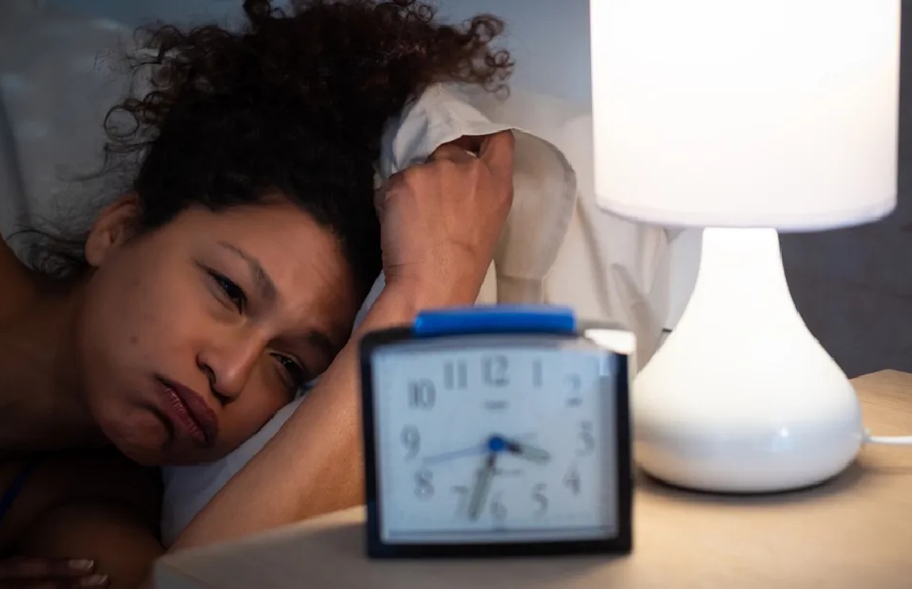 Dormir pouco pode gerar ganho de peso, diz especialista do sono