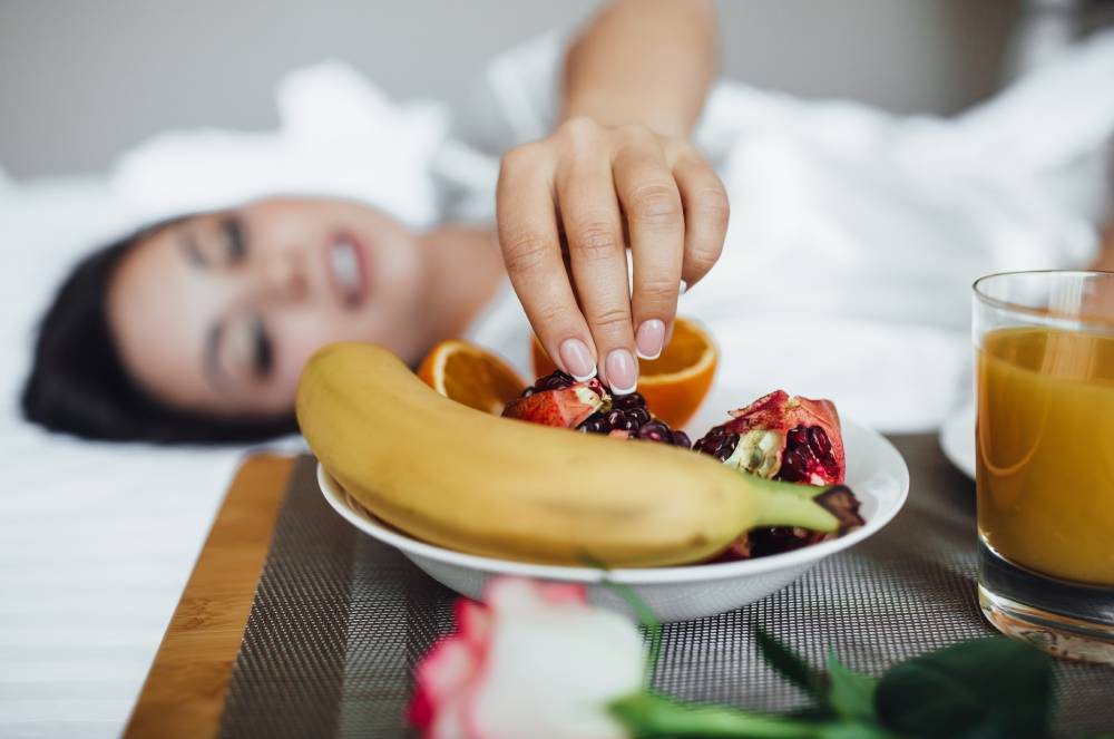 Alimentos para dormir melhor: 10 opções leves para consumir à noite