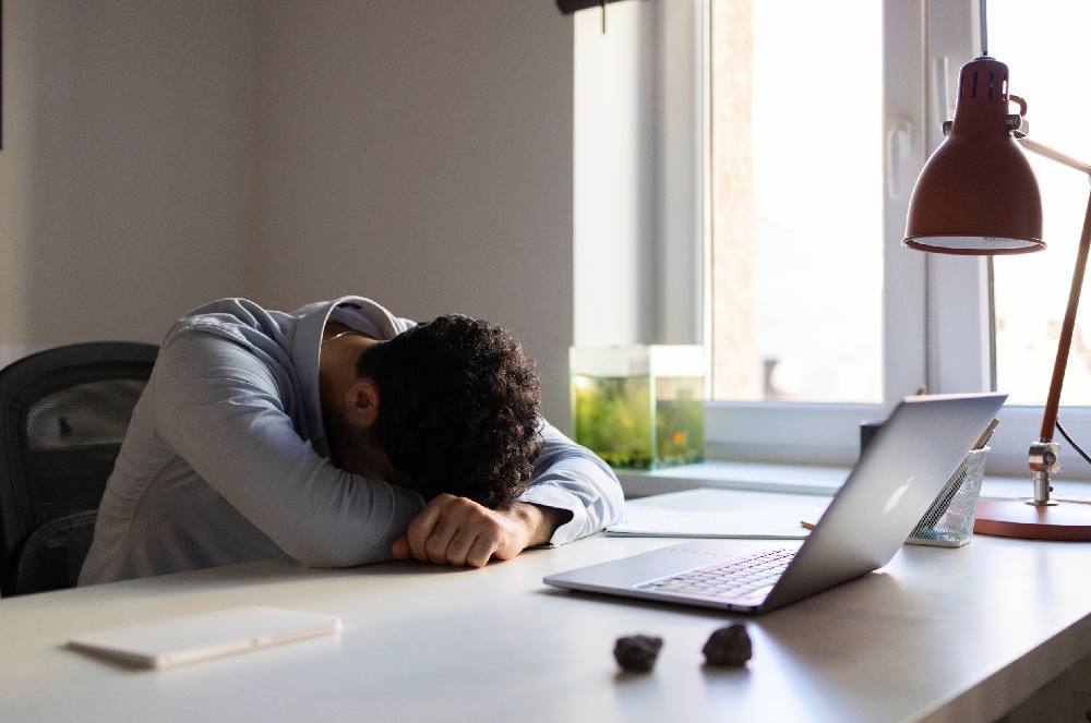 Sono após o almoço e vontade por doces podem indicar resistência à insulina